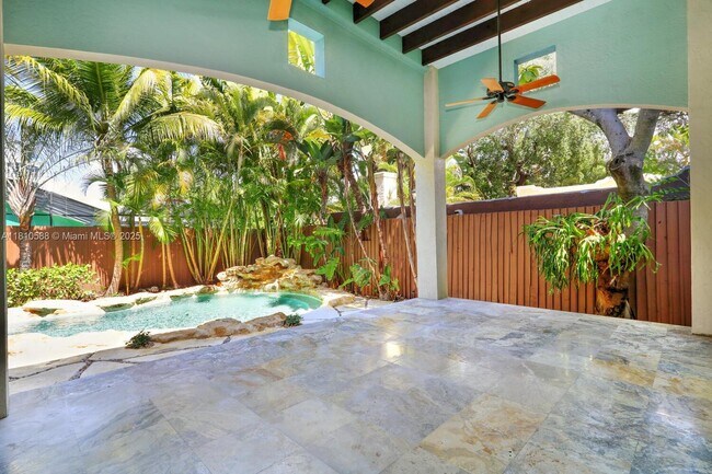 Foto del edificio - 2527 Inagua Ave