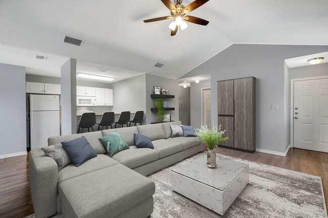 Building Photo - 2 Bedroom 2 Bath at Mansion Creek! Chapel Hill ISD!