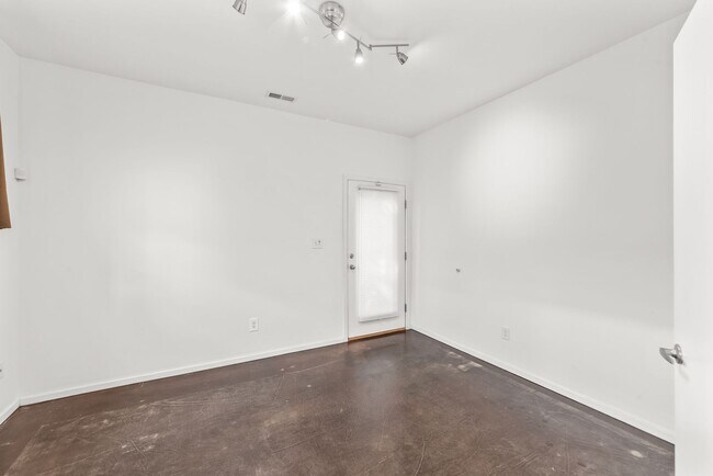 Building Photo - 3 Bedroom Townhome W/ Uptown Views (Coming Soon)