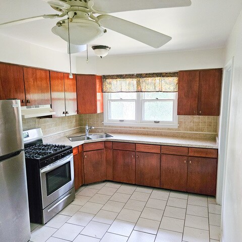 Foto del edificio - 2308 Sand Lake Rd