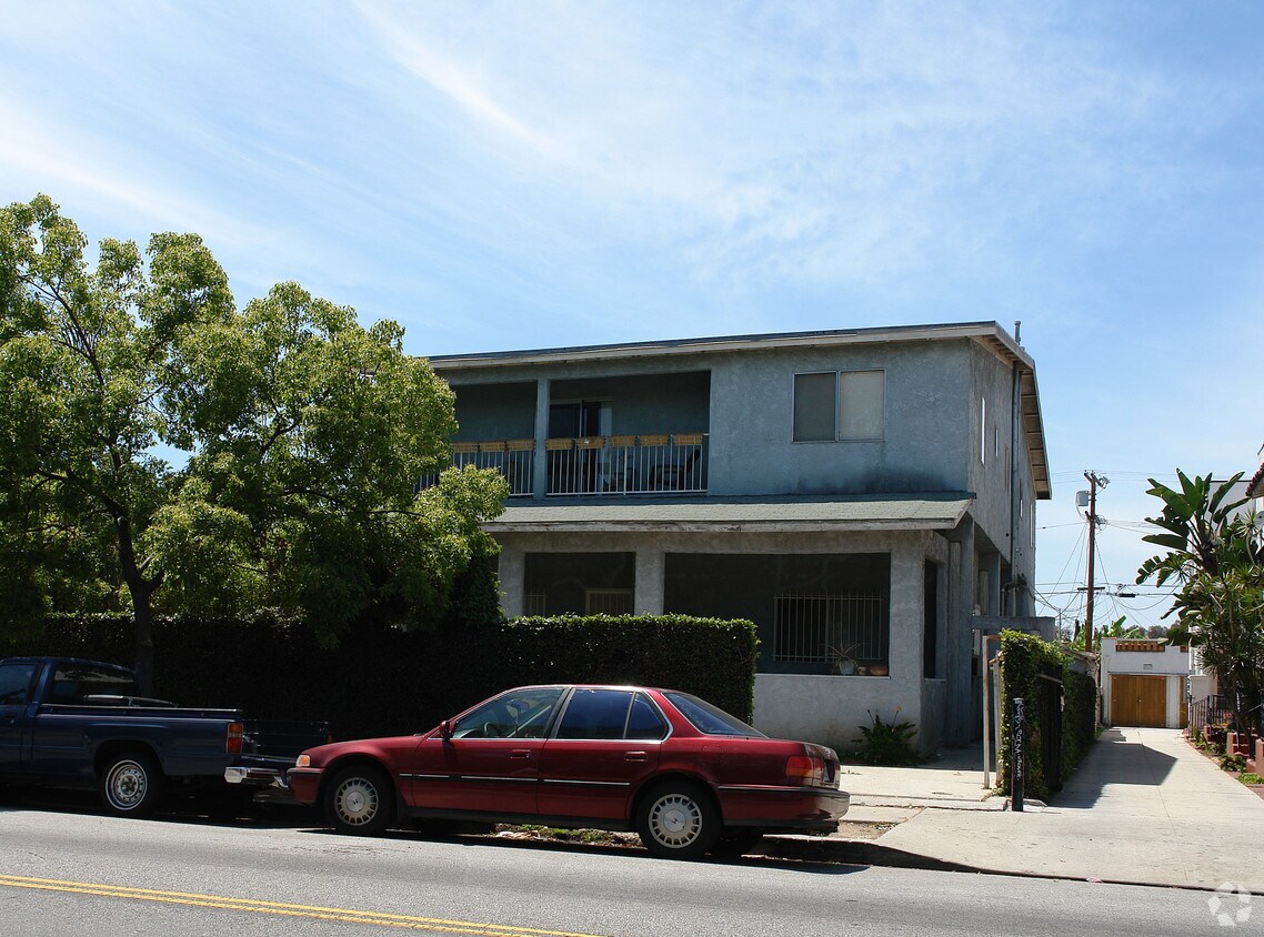 Building Photo - 901 N Normandi Ave