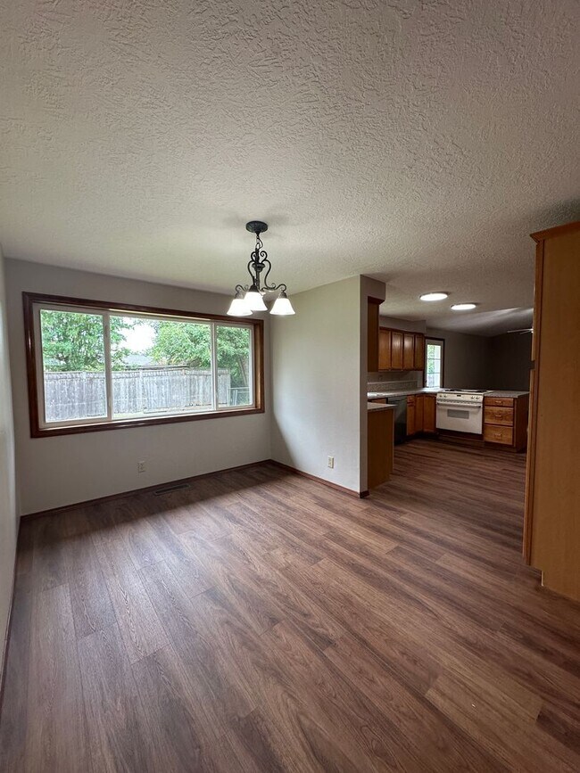 Foto del edificio - Updated Three Bedroom Home in North Salem