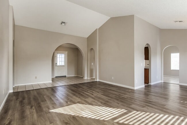 Building Photo - 6307 W Kings Ave