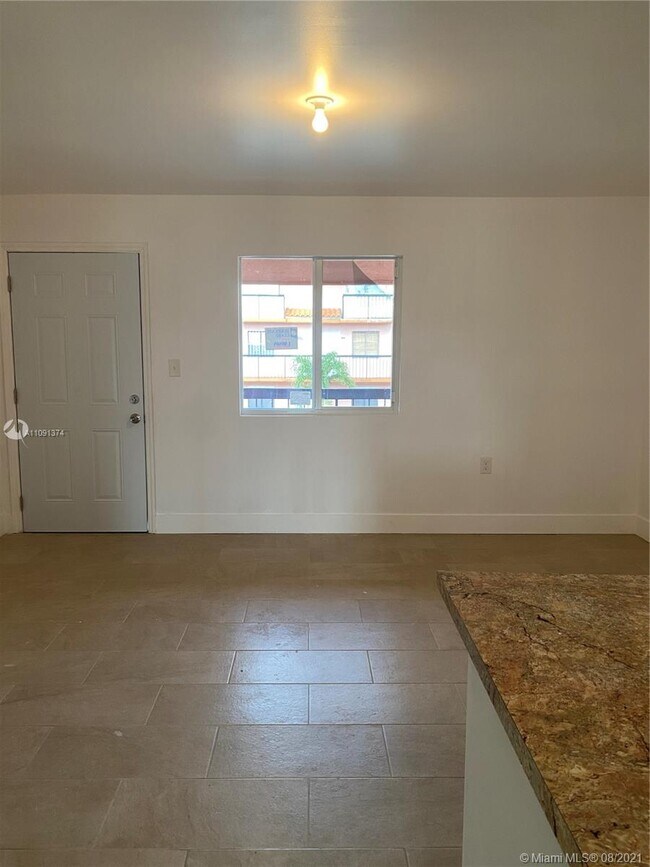 Building Photo - 2154 W 60th St