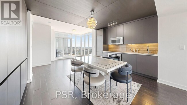 Building Photo - 10 Capreol Ct