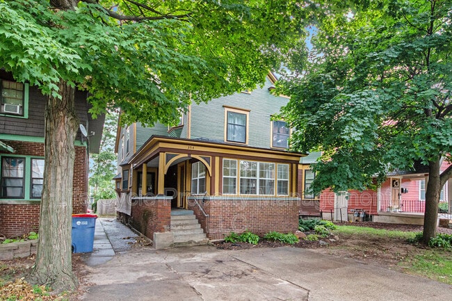 Building Photo - 354 Richard Terrace SE