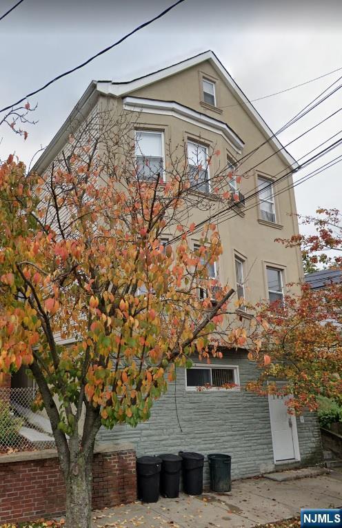 Building Photo - 165 Corabelle Ave