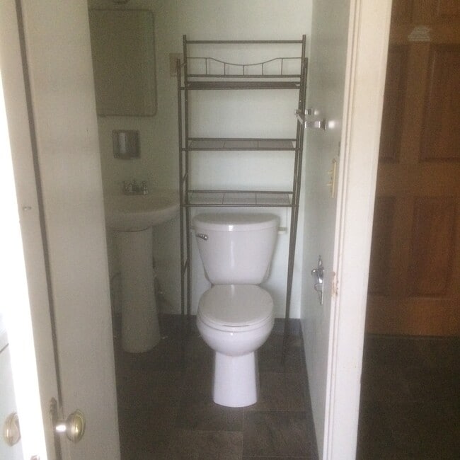 Building Photo - 36 Maple St