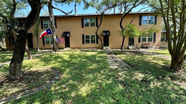 Building Photo - 2 Deerfield Dr