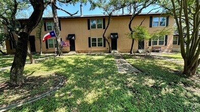 Building Photo - 2 Deerfield Dr