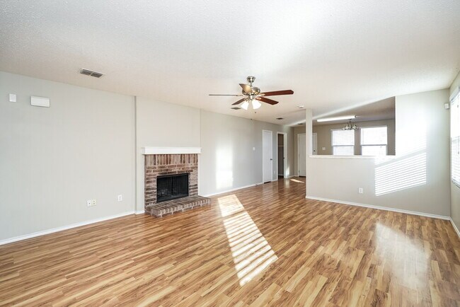 Foto del edificio - 1625 Sierra Meadow Ln