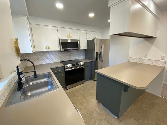 Building Photo - 17391 SW Pacifica Ct