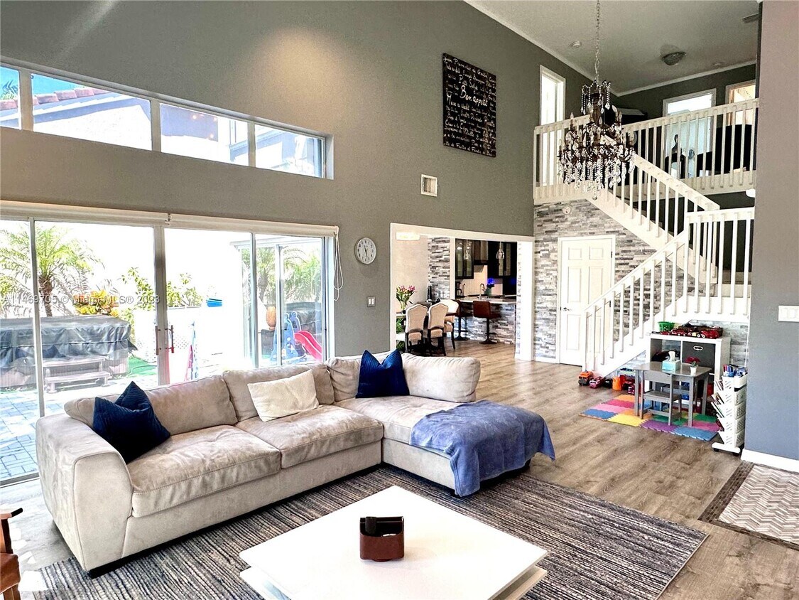 Foto principal - 1110 Queen Palm Ct