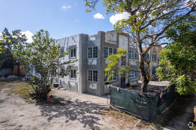 Building Photo - 128-136 NE 46th St