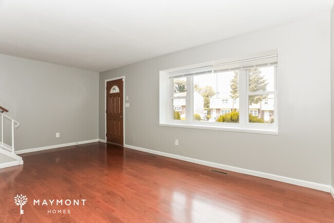 Foto del edificio - 6121 Fairwood Ave