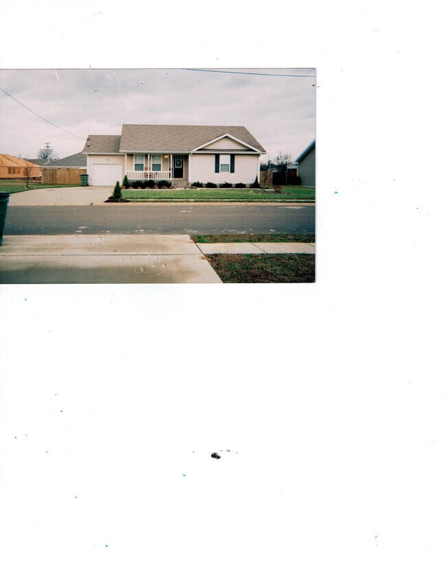 Building Photo - 421 Talon Dr