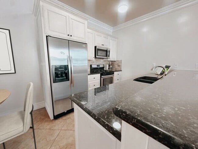 Foto del edificio - Gorgeous 1 Bed / 1 Bath with Large Private Patio in Carlsbad Village!