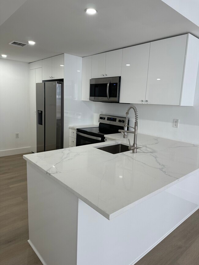 Foto del edificio - 10275 Collins Ave