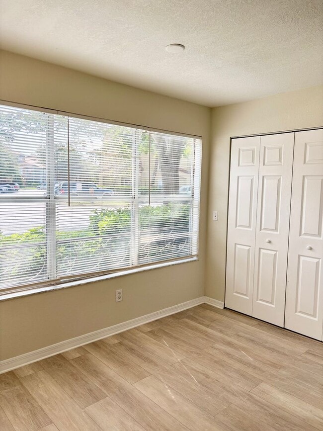 Building Photo - Modern comfort in Prime Orlando location –...
