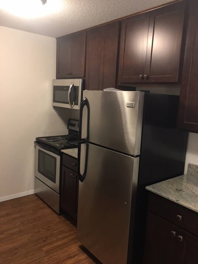 Rhode Island Chateau Apartments Saint Louis Park, MN