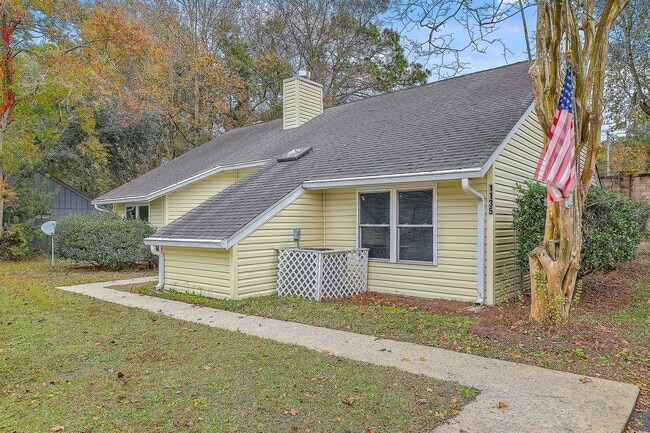 Building Photo - Completely Renovated Mount Pleasant Home!!