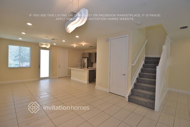 Foto del edificio - 6450 NW 103rd Pl