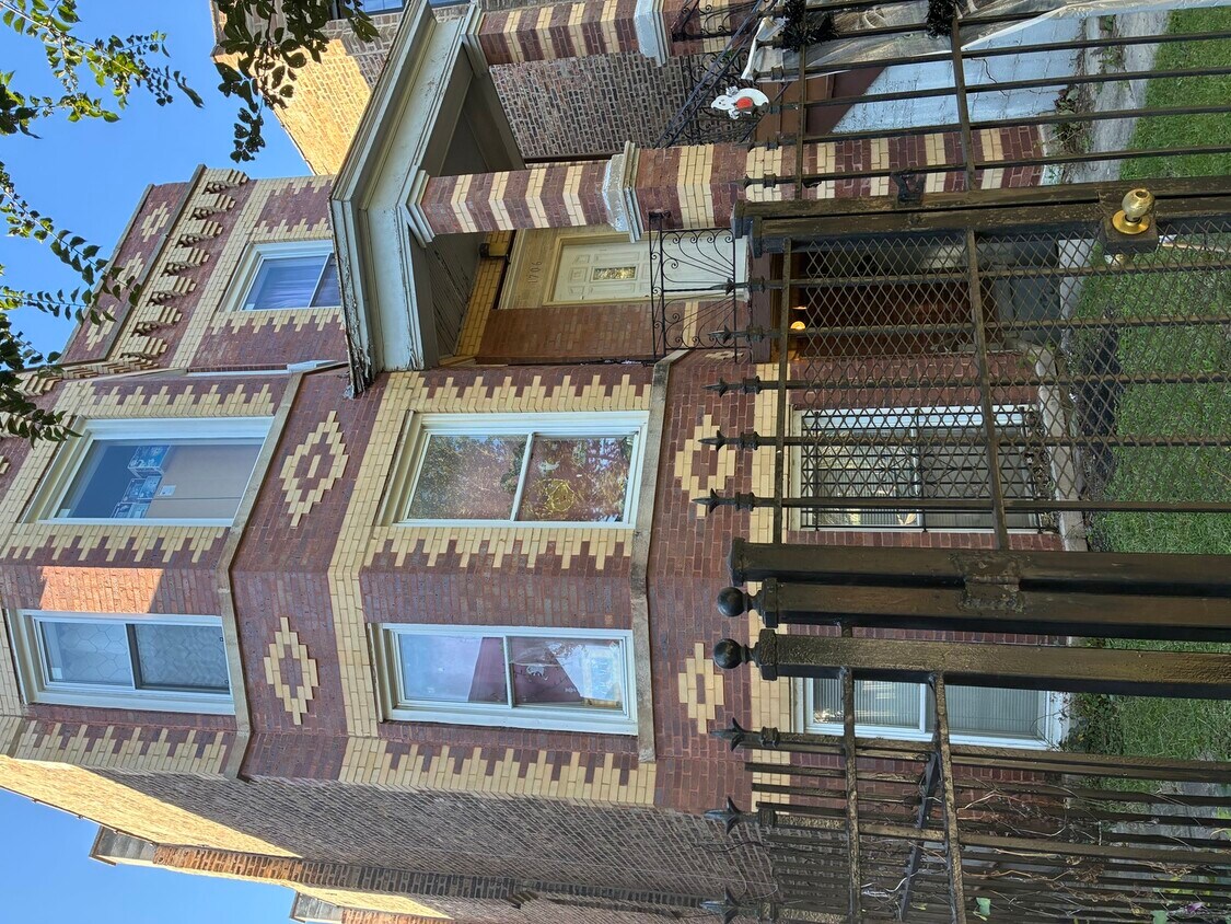 Foto principal - 1706 N Springfield Ave