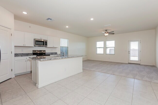 Foto del edificio - 32443 N Newby Dr