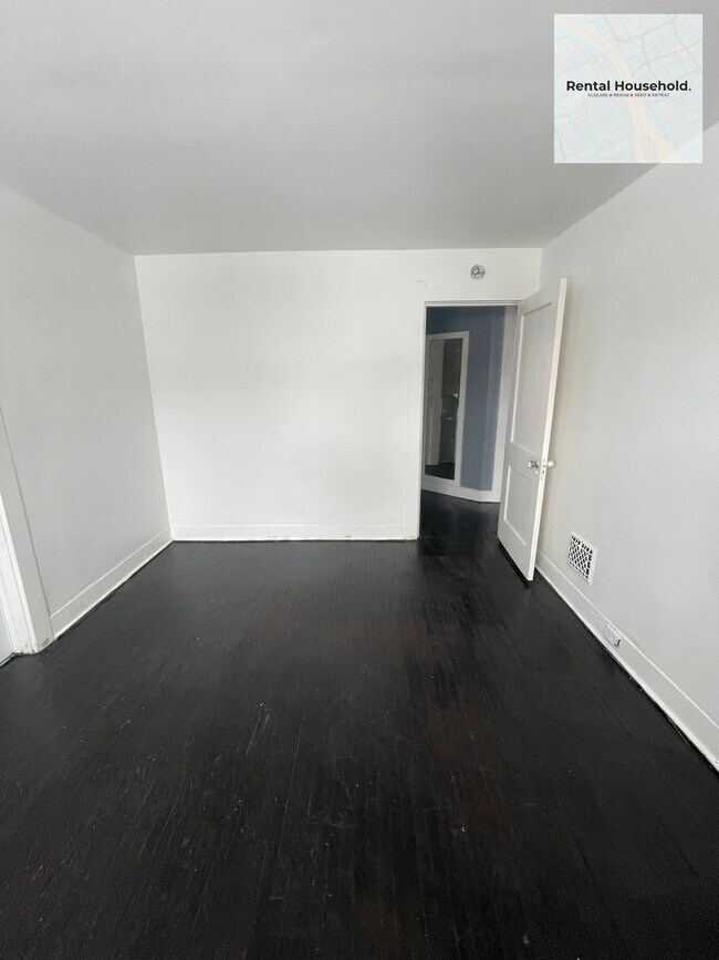 Foto del edificio - Spacious & Charming Colonial- Almost 1800sqft + Cozy Nooks