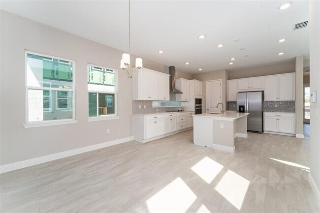 Foto del edificio - 13254 McMillan Dr