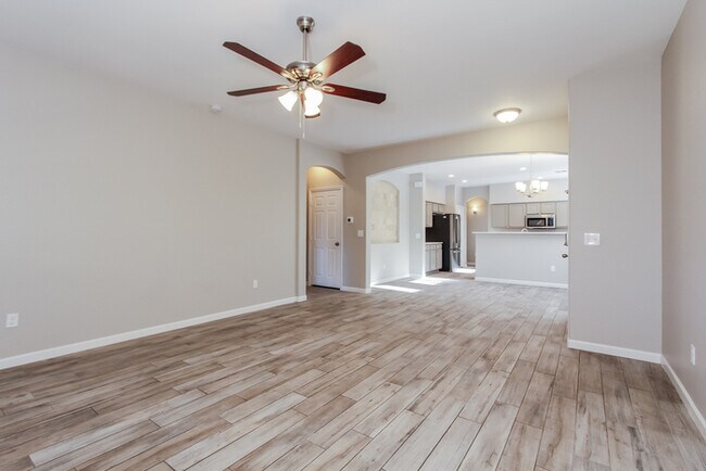 Building Photo - 3 Bedroom Tuscon Home
