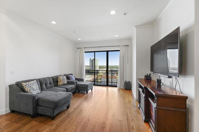 Foto del edificio - 330 Las Colinas Blvd E