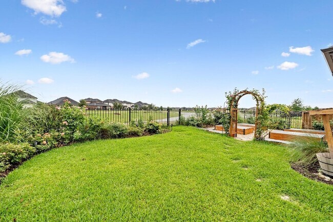 Building Photo - 29335 Red Rocks Pk Dr