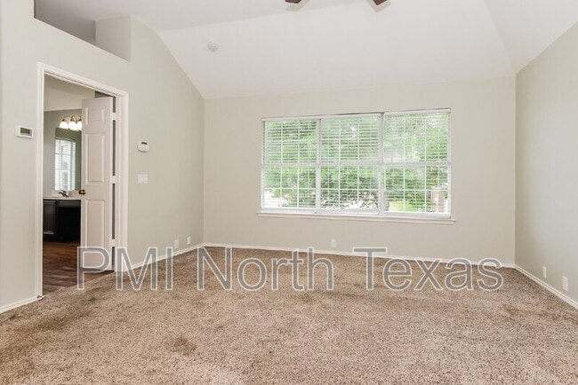 Building Photo - 2713 Summit View Dr