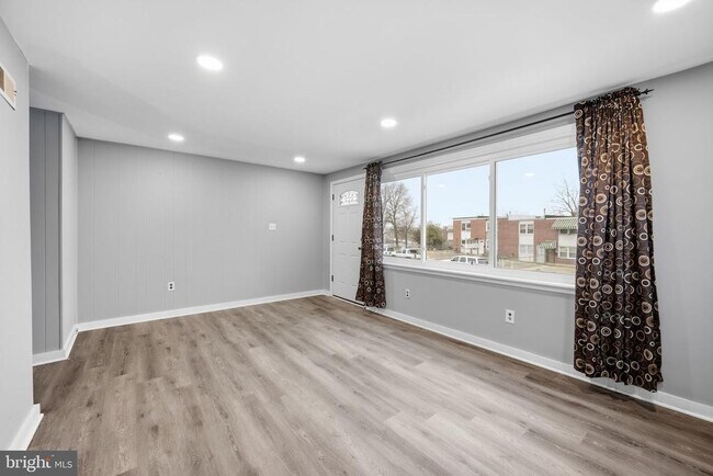 Building Photo - 7911 Bank St