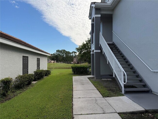 Building Photo - 14037 Fairway Island Dr