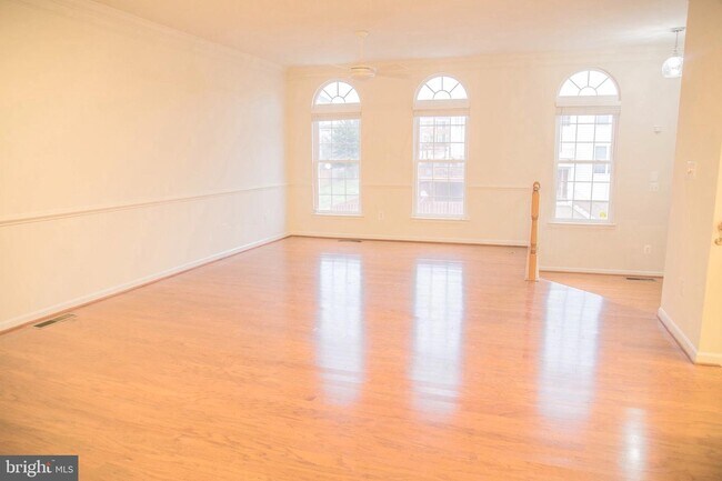Building Photo - 22631 Upperville Heights Square
