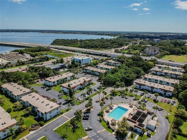 Foto del edificio - 379 S McMullen Booth Rd