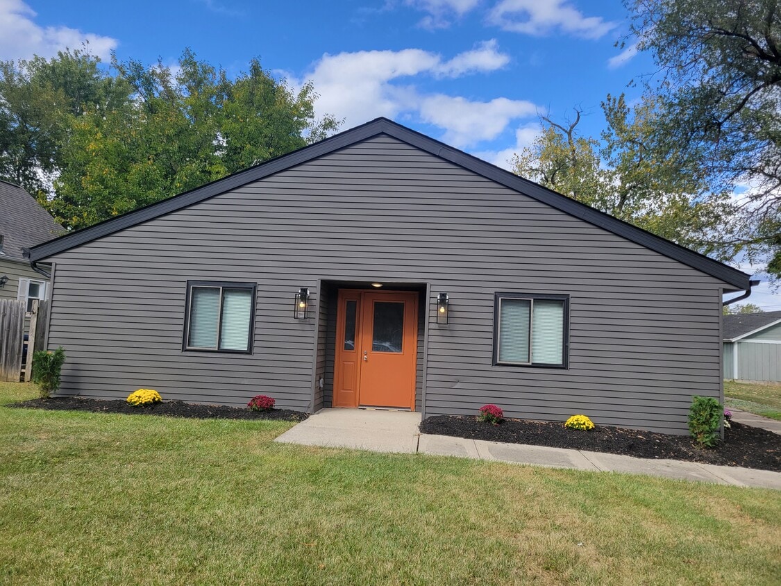 Front Entrance - 1380 Ida Ave