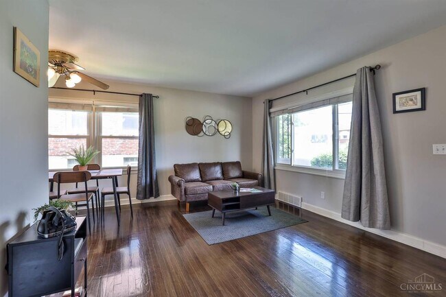 Foto del edificio - 8651 Wicklow Ave