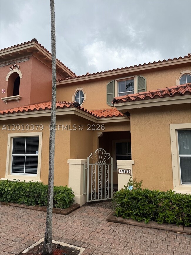 Building Photo - 4939 N Harbor Isles Dr