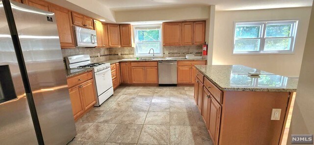 Building Photo - 100 Hickory Ct