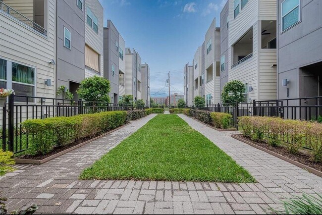 Foto del edificio - 2759 Clinton Dr
