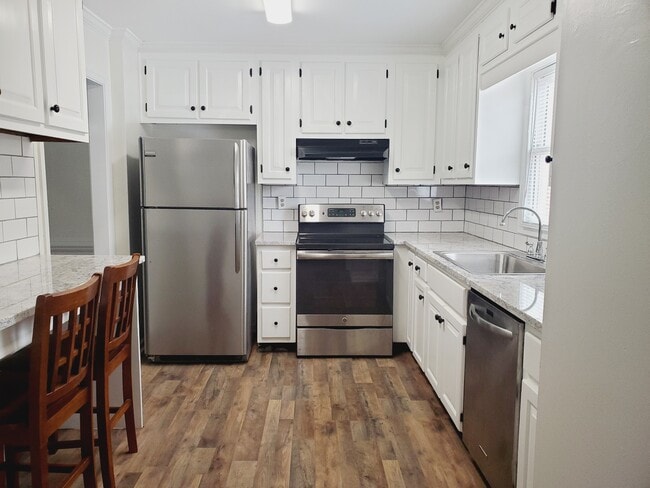 Building Photo - 520 Towergate Pl