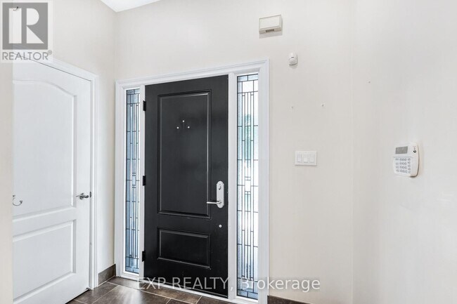 Photo du bâtiment - 915 Oaktree Crescent