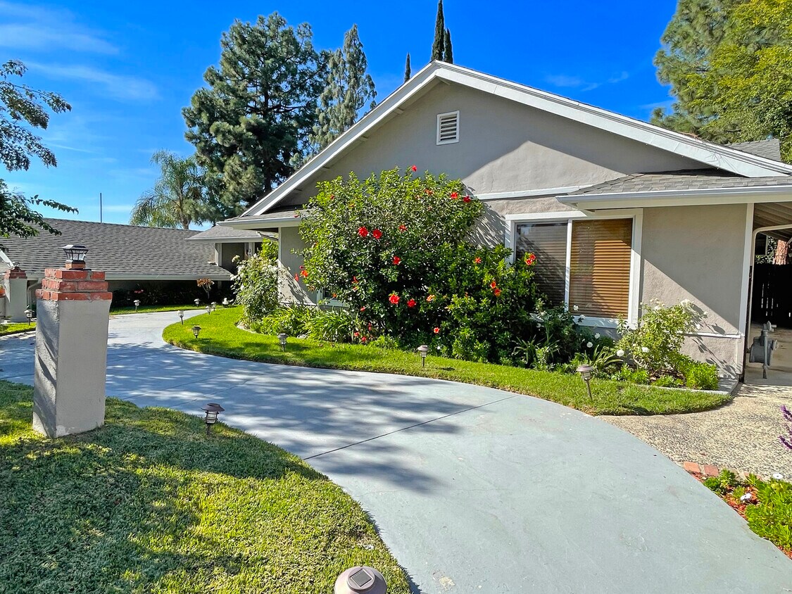 Primary Photo - 3369 Monterosa Dr