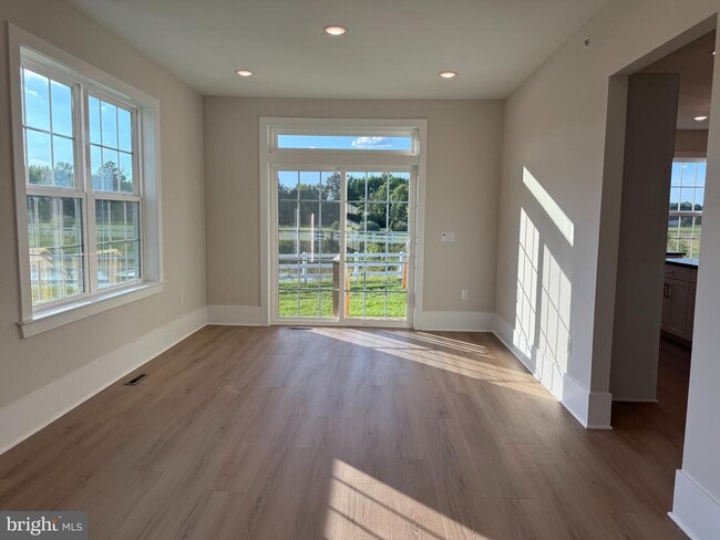 Building Photo - 1404 Justin Dr