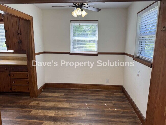 Foto del edificio - Spacious Living on ~1 Acre! | 3-Car Garage + Extra Covered Parking | Landscaping Included!