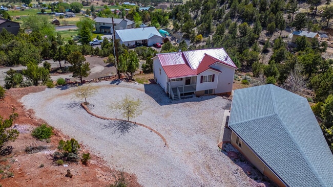 Building Photo - 328 Hillcrest Cir