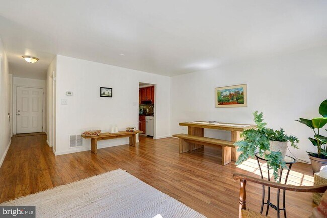 Foto del edificio - 6356 Shaundale Dr